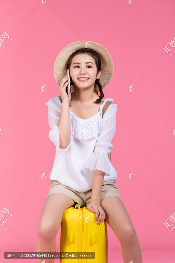 棚拍夏日造型年轻女子