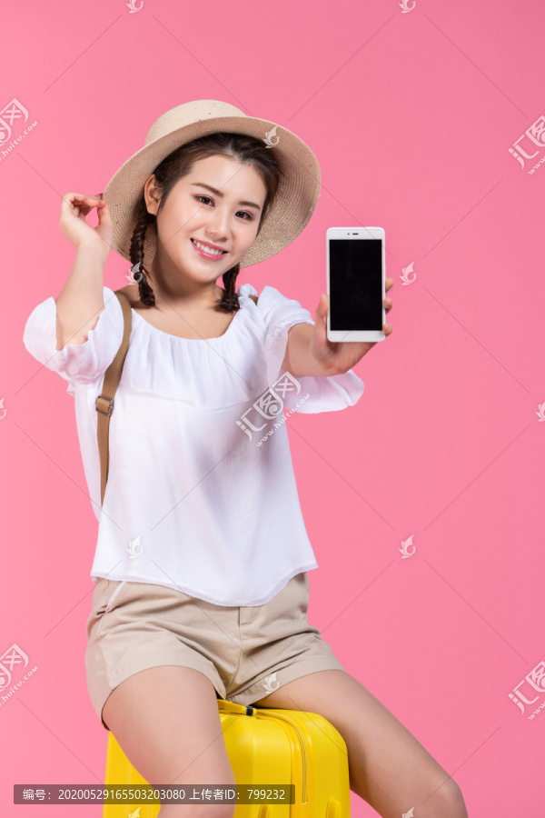 棚拍夏日造型年轻女子