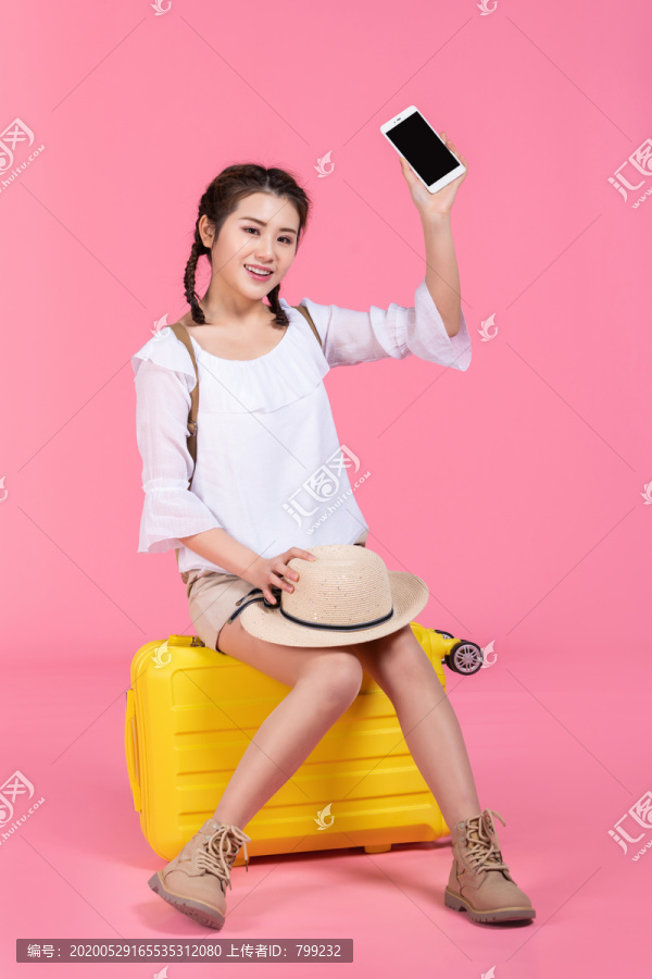 棚拍夏日造型年轻女子