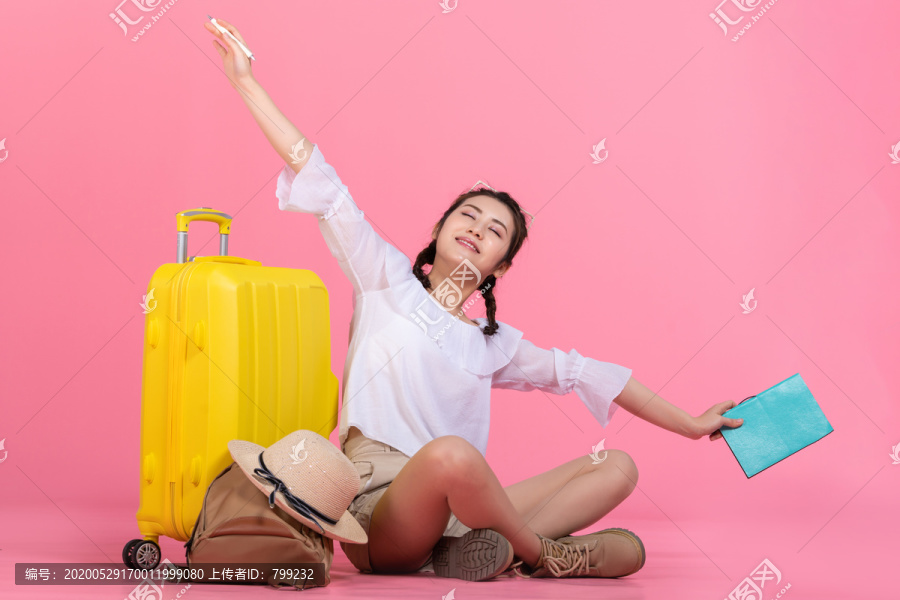 棚拍年轻女子