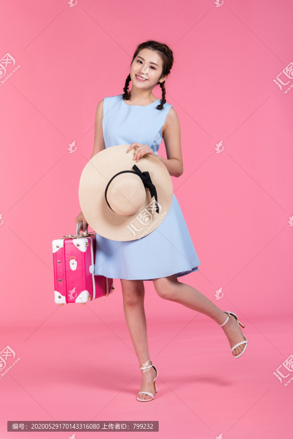 棚拍年轻女子