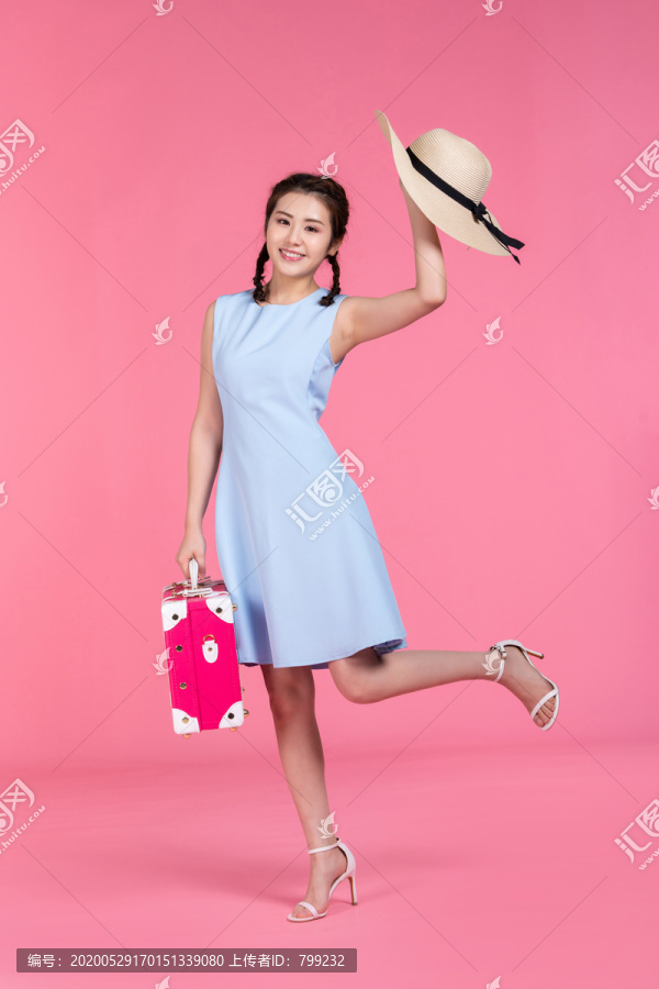 棚拍年轻女子