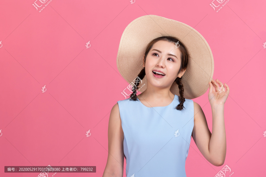 棚拍年轻女子