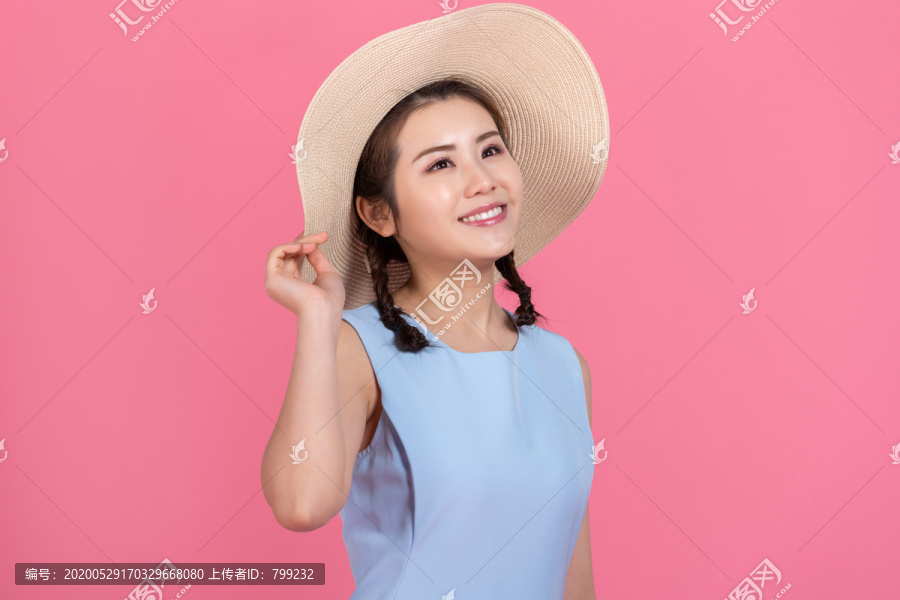 棚拍年轻女子