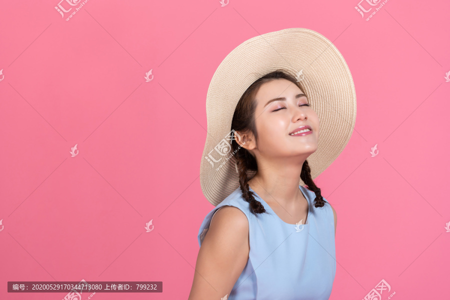 棚拍年轻女子