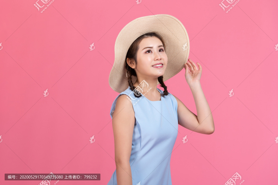 棚拍年轻女子