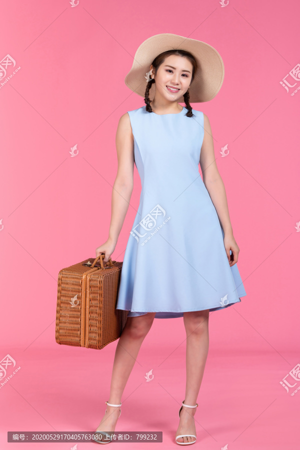棚拍年轻女子