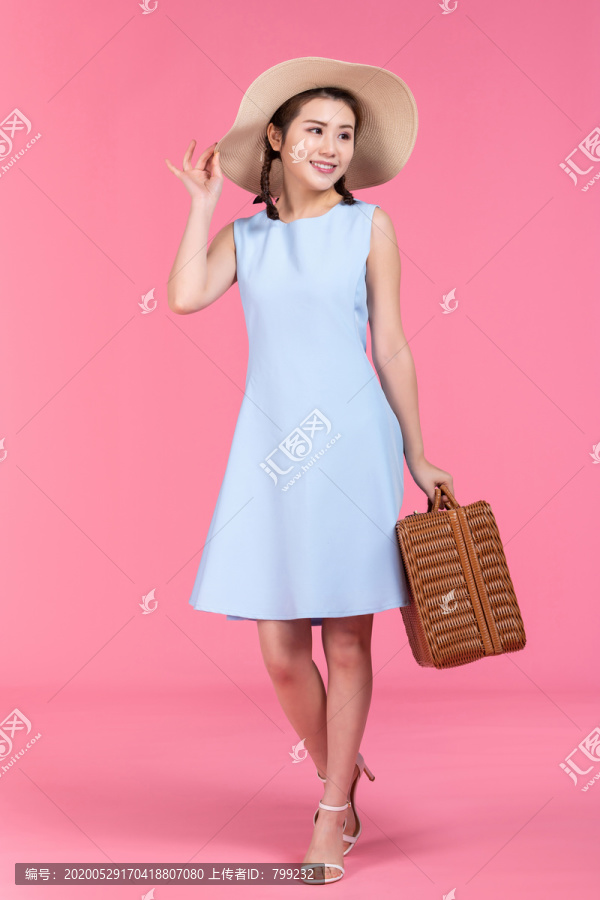 棚拍年轻女子