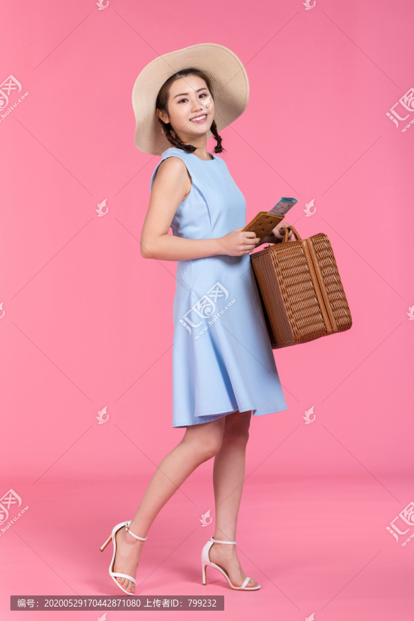 棚拍年轻女子
