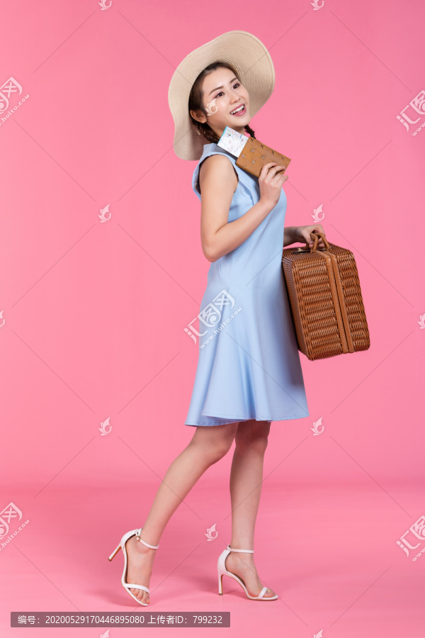 棚拍年轻女子
