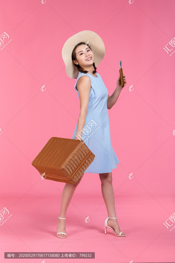 棚拍年轻女子