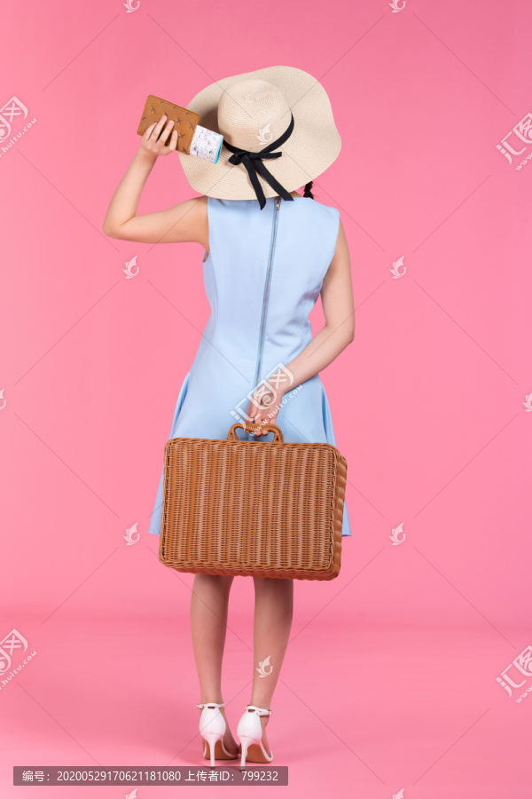 棚拍年轻女子
