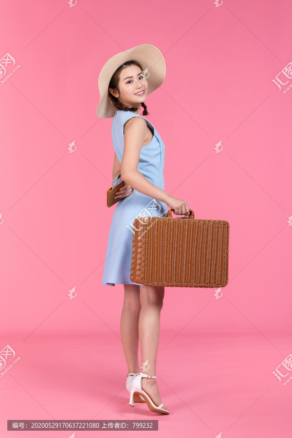 棚拍年轻女子