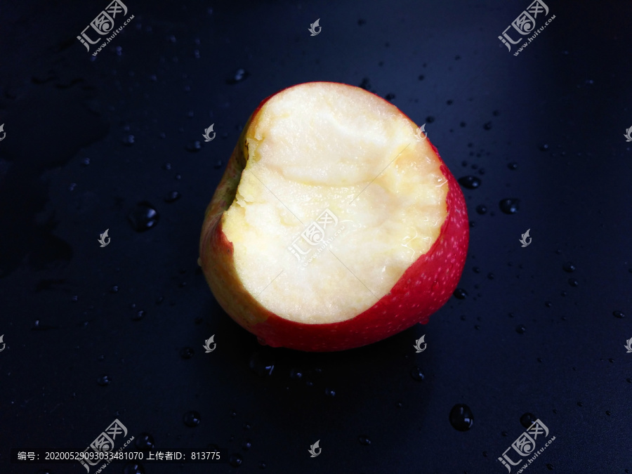 红苹果咬一口
