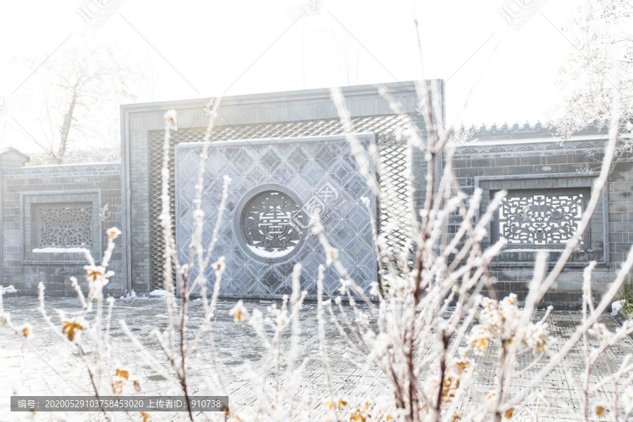 四合院雪景如画
