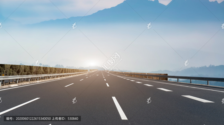 高速公路天际线和户外自然景观