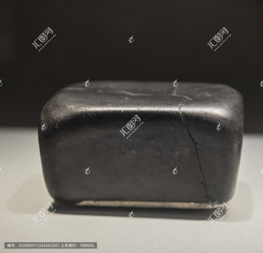 唐代黑釉委角瓷枕