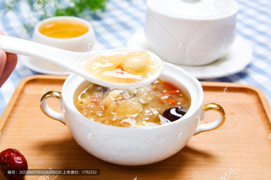 冰糖银耳汤
