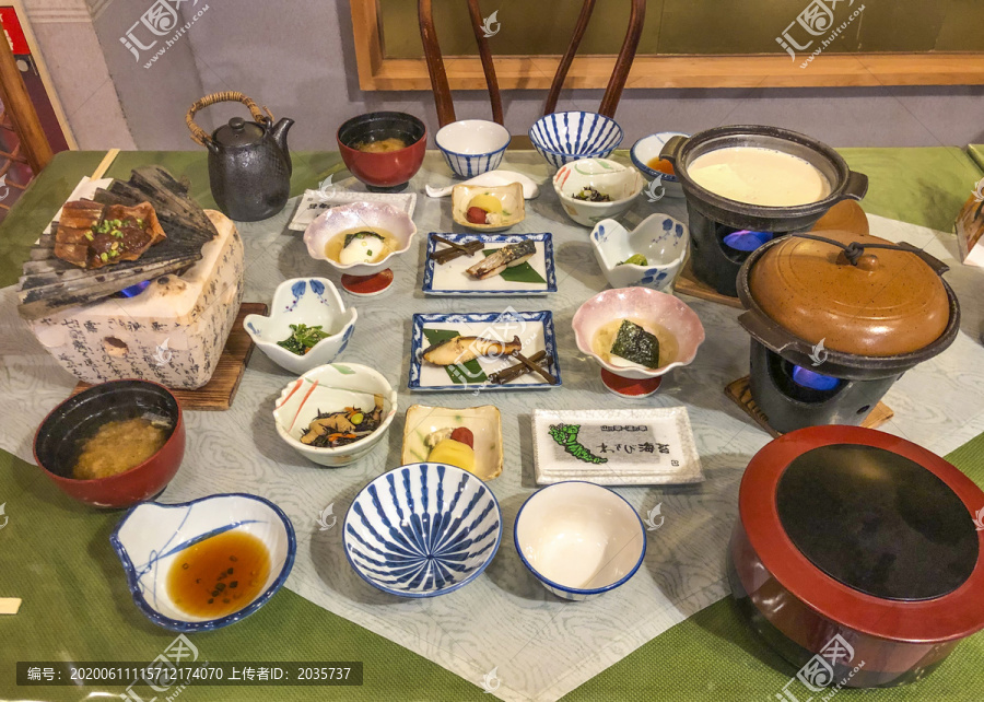 日本温泉旅馆餐厅的日式早餐