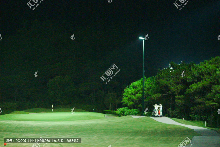 高尔夫球场夜景