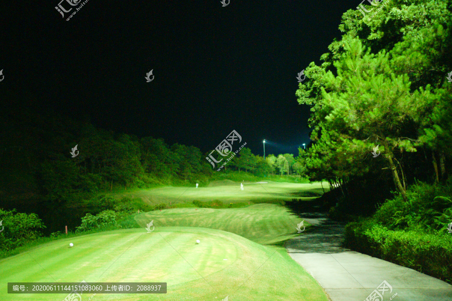 高尔夫球场夜景