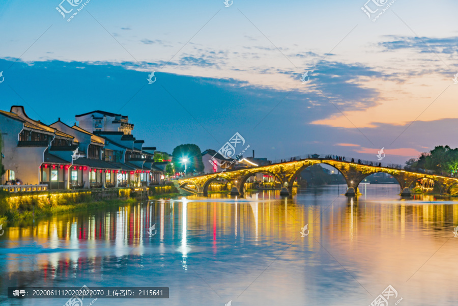 杭州余杭塘栖古镇广济桥夜景