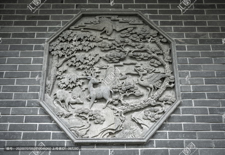 中国古建筑八边形砖雕装饰画