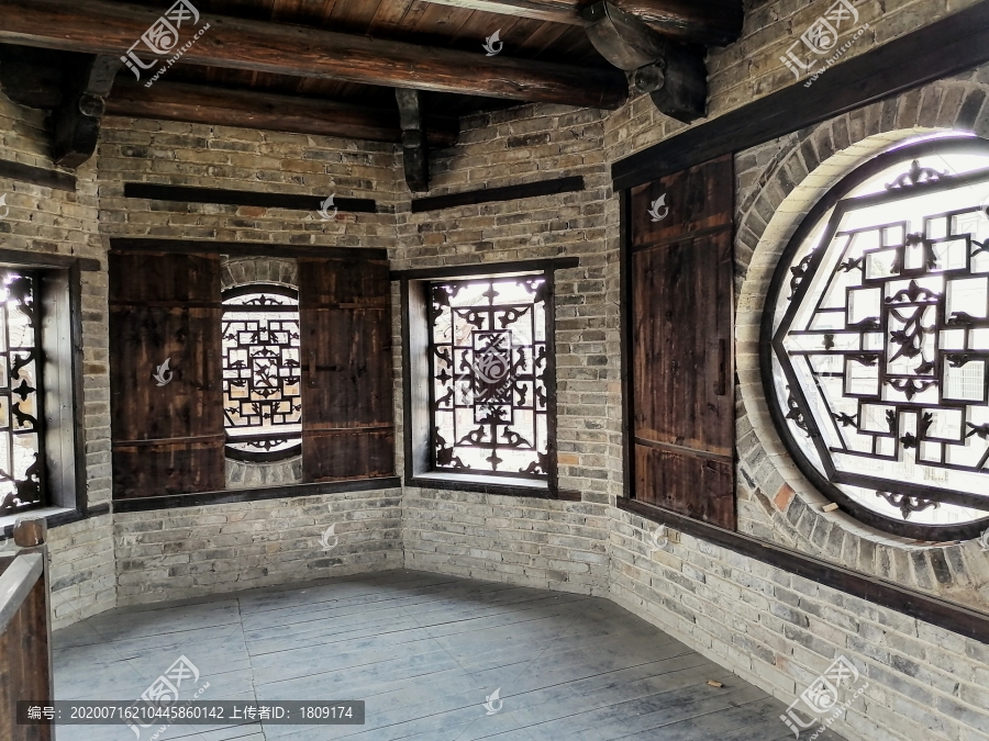 古式雕花木窗