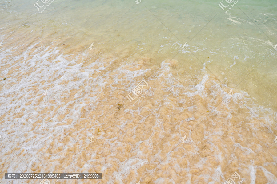 浪花沙滩