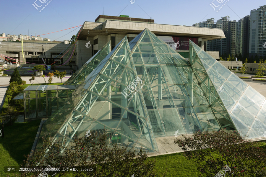 韩国京畿文化中心金字塔型玻璃顶
