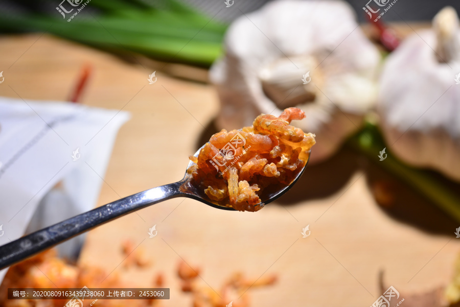 海鲜食材袋中散出来的小虾米