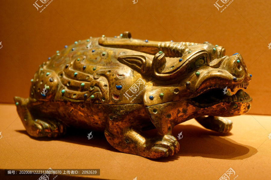 东汉鎏金镶嵌兽形铜盒砚