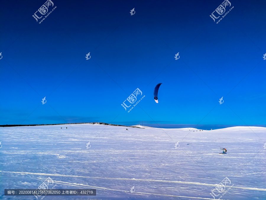 雪原单板滑翔滑雪