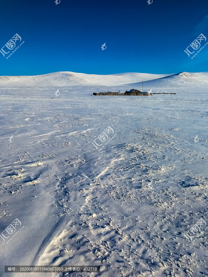 冬季雪原农家院