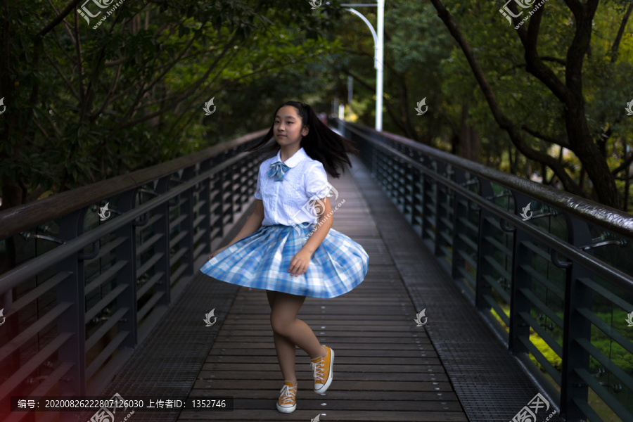 穿JK制服的少女