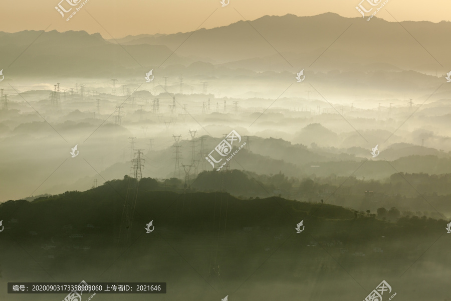 宜宾横江古镇高山丘壑晨雾缭绕