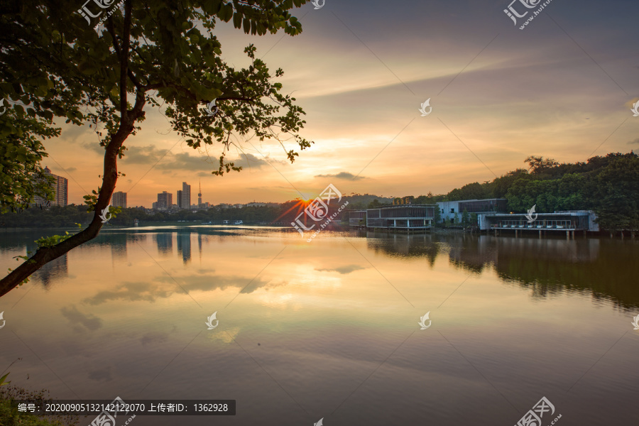 麓湖夕阳