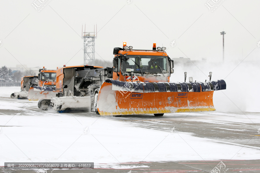 机场大型扫雪车