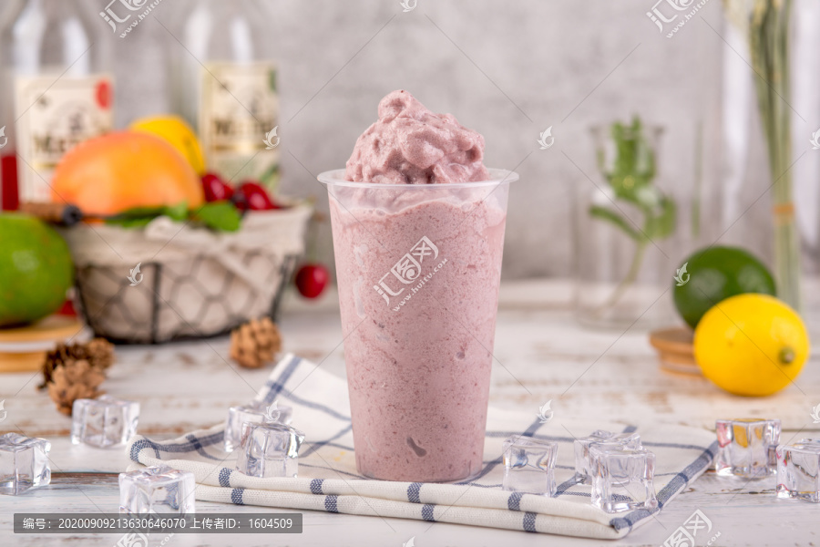 蓝莓冰淇淋高清图