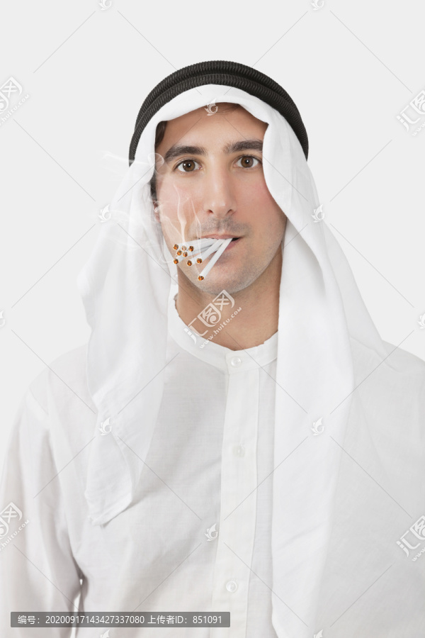 吸烟的阿拉伯男人的肖像