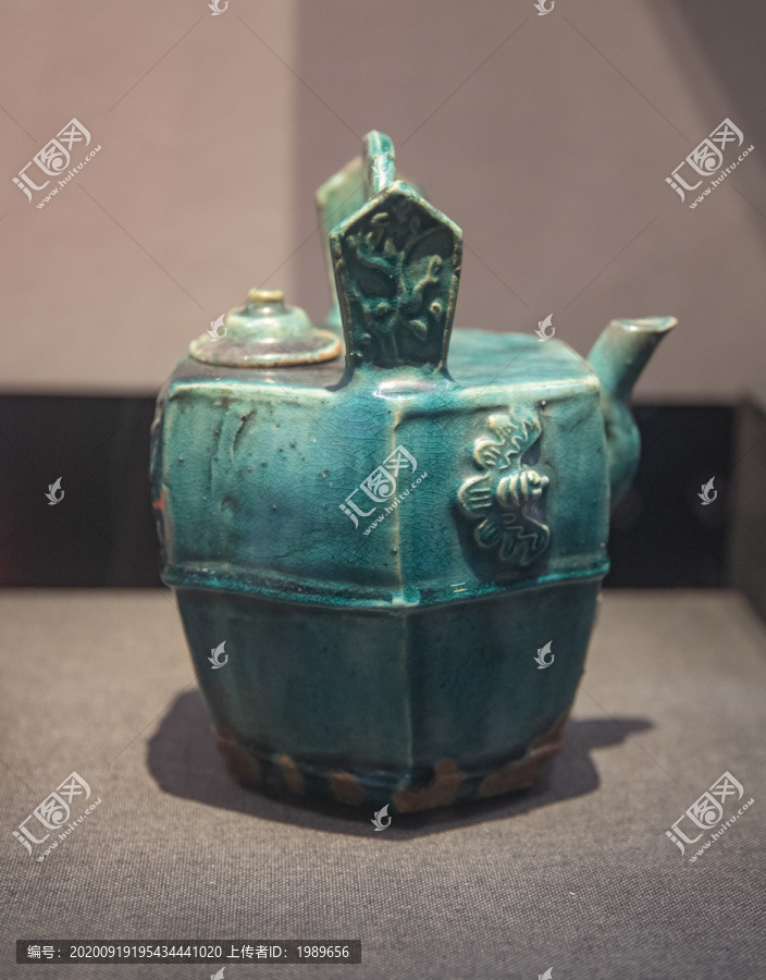 清代绿釉蝴蝶陶瓷茶桶