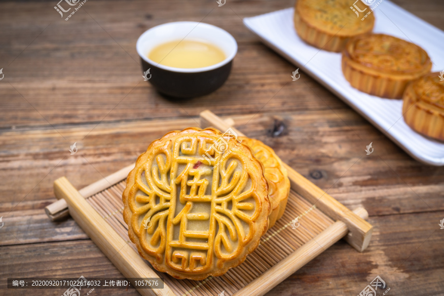 中秋节五仁月饼特写