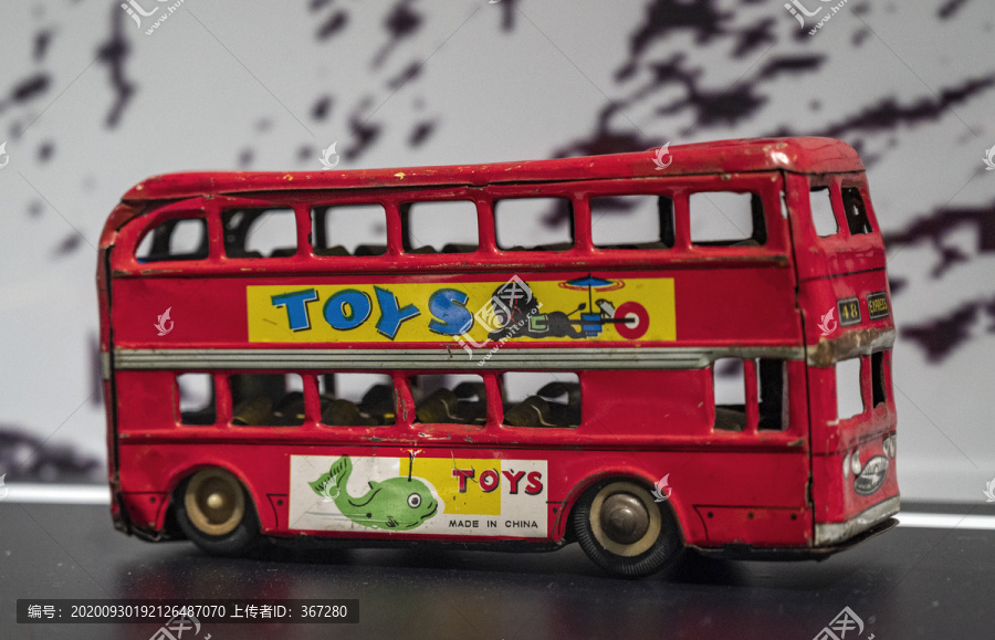 双层巴士玩具车