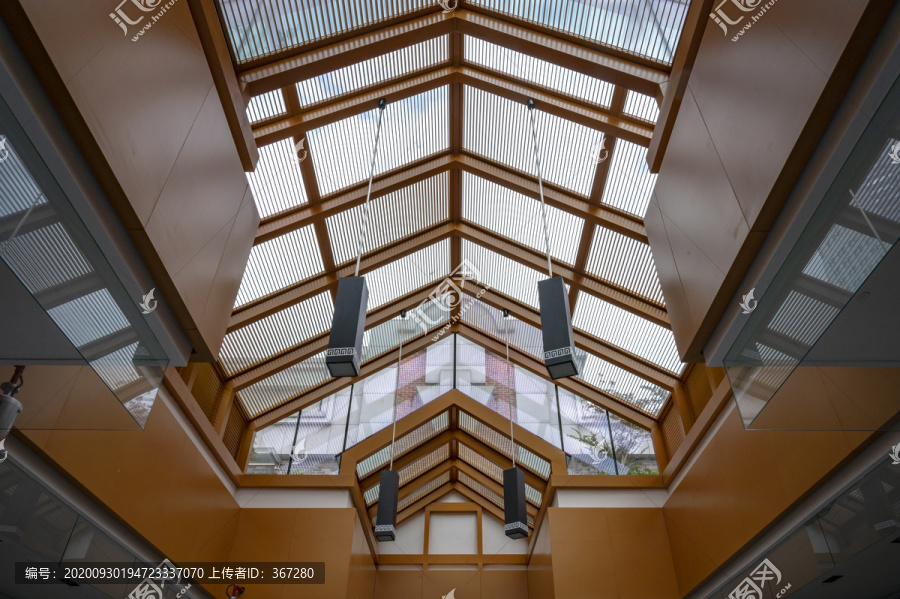 新中式建筑室内玻璃屋顶