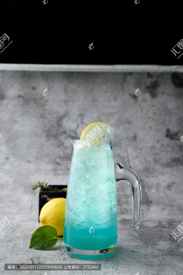 蓝柠檬气泡水