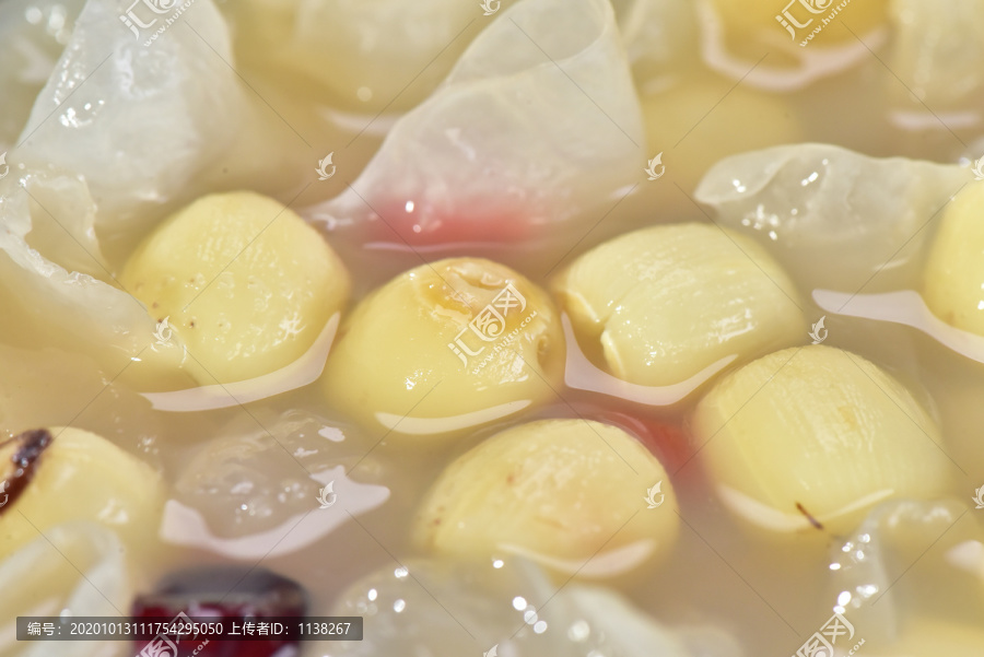 银耳莲子羹