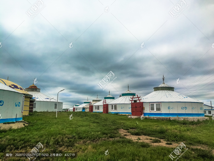 蒙古包景区草原