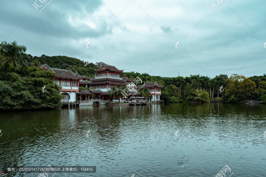 阴天的南宁青秀山天池公园
