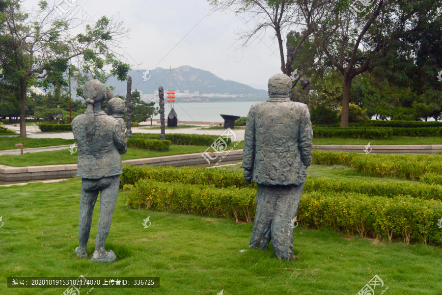 青岛雕塑园城市农民工塑像