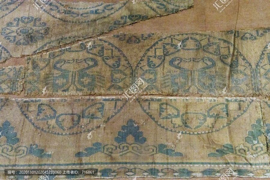 唐代黄地花瓣团窠对含绶鸟纹锦
